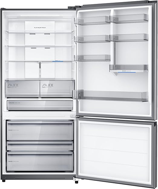 Midea refrigerator with a capacity of 680 liters, equipped with a bottom freezer and an inverter compressor.